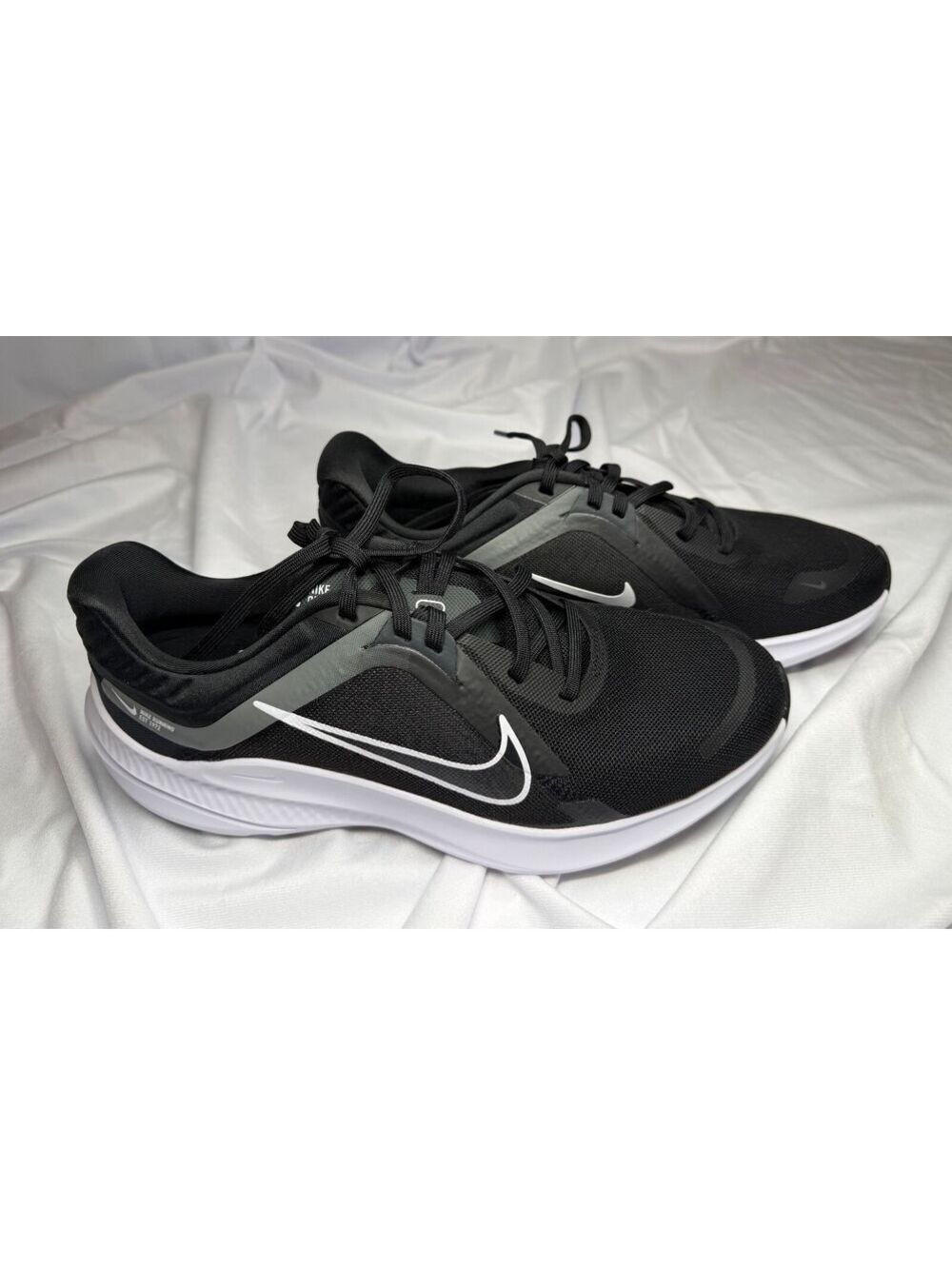 New Men's Nike Quest 4 Running Shoes Black White Size 8.5